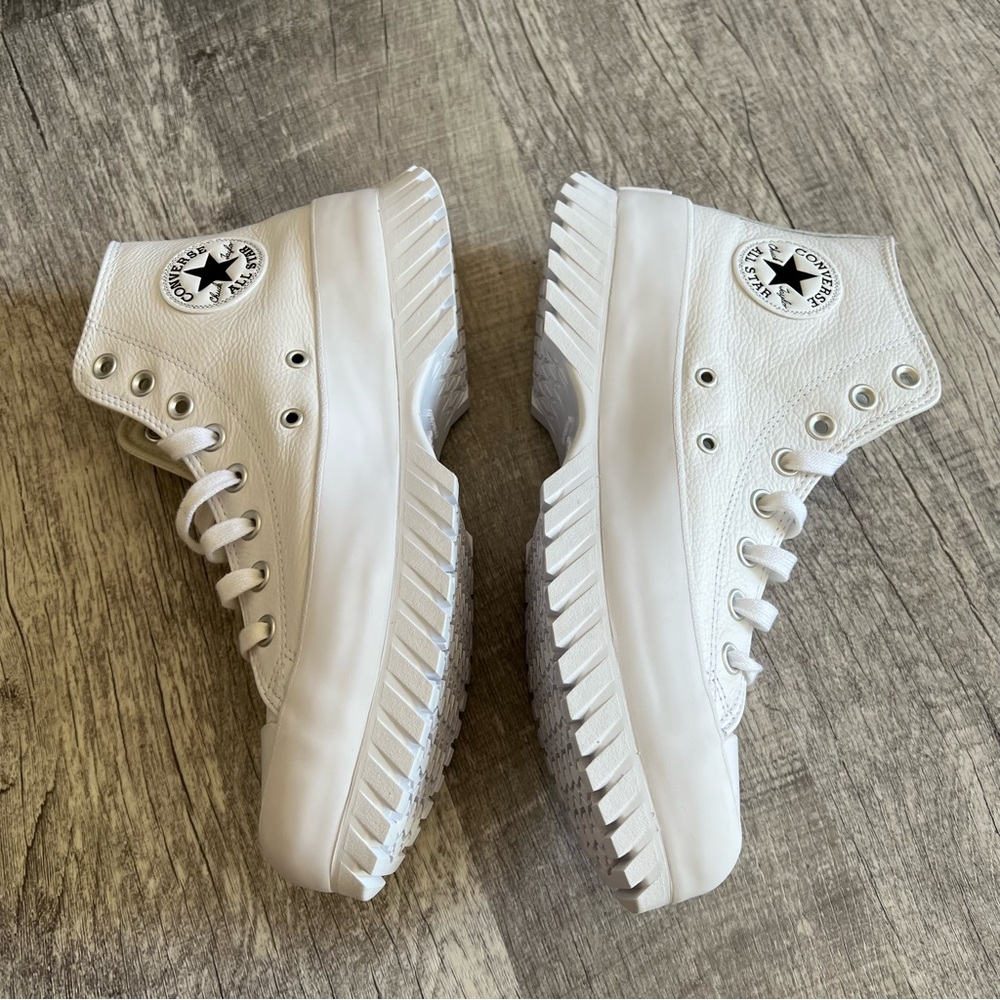 Converse Chuck Taylor All Star Lugged 2.0 Leather High Top White Size W10.5/M8.5
